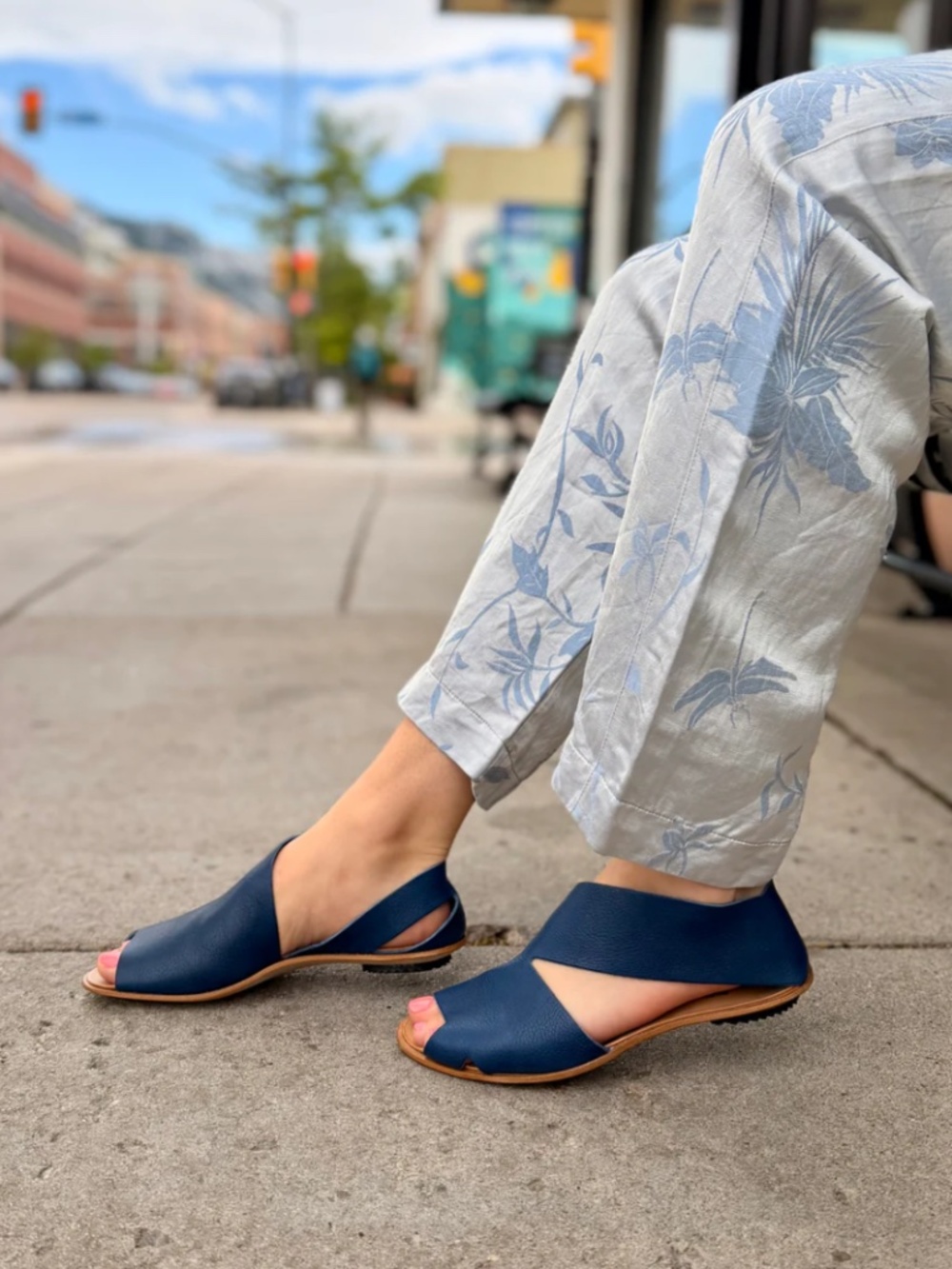 Cydwoq Puzzle Cutout Flat in VACO (Navy Blue)